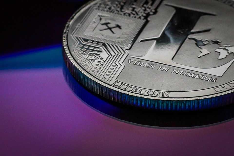 余弦：Hyperliquid上50倍杠杆巨鲸再以452万USDC做多ETH！爆仓价1391美元